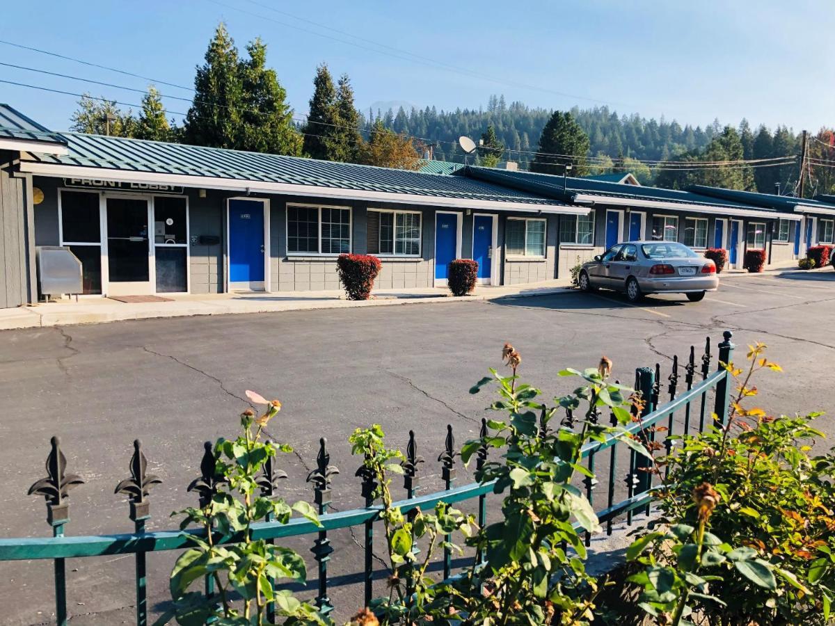 Pine Needles Inn Mount Shasta Esterno foto