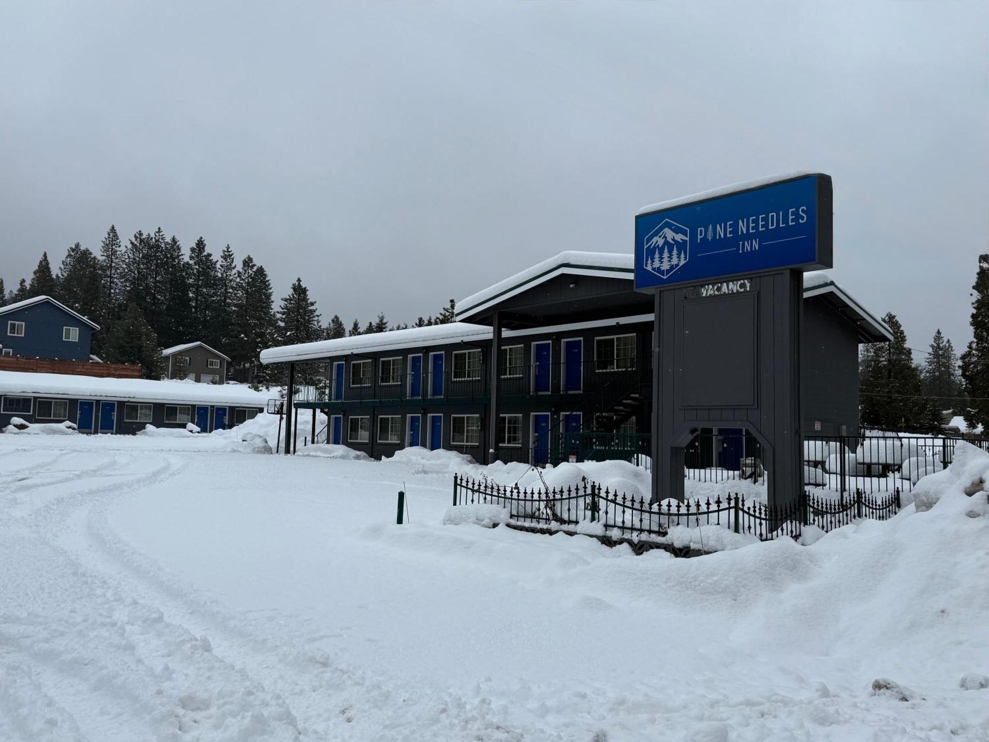 Pine Needles Inn Mount Shasta Esterno foto