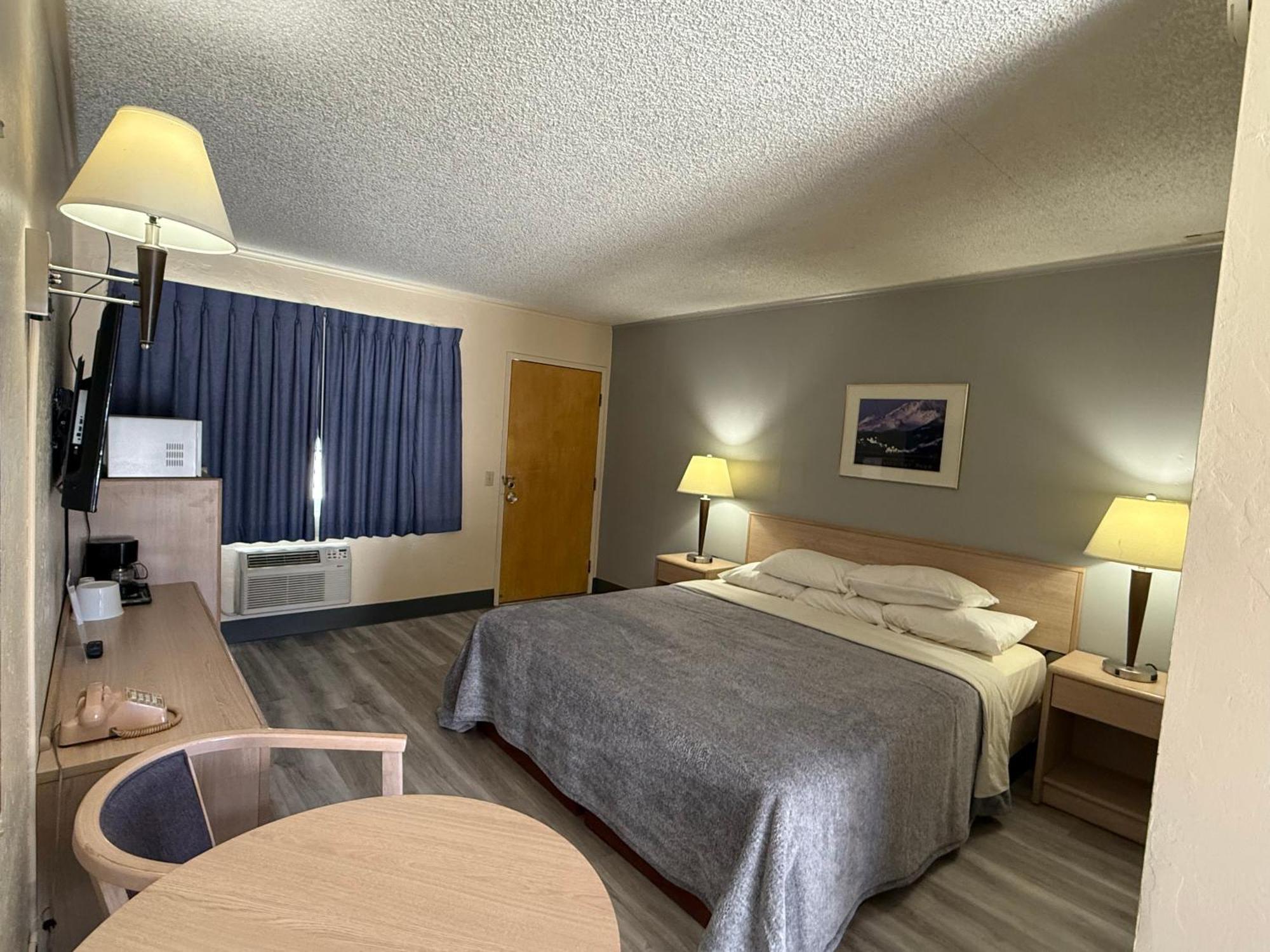 Pine Needles Inn Mount Shasta Esterno foto