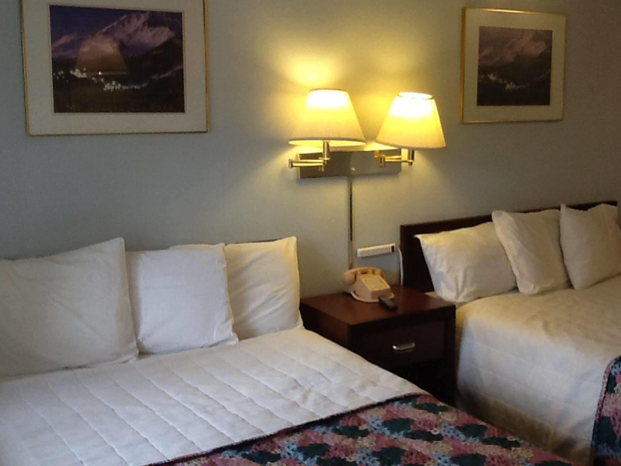 Pine Needles Inn Mount Shasta Esterno foto