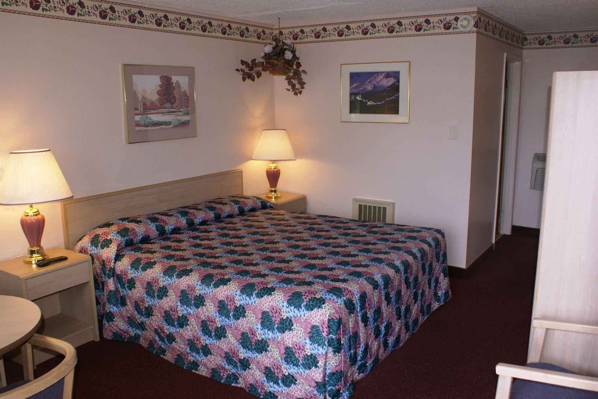 Pine Needles Inn Mount Shasta Esterno foto