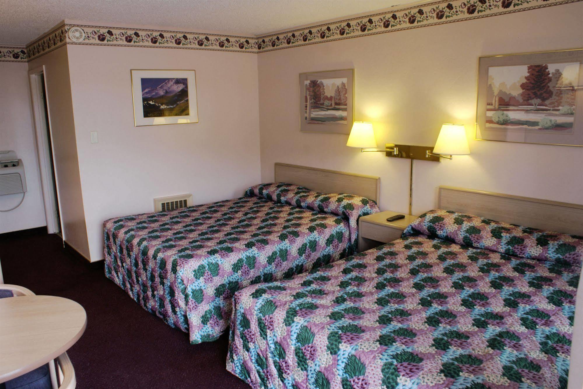 Pine Needles Inn Mount Shasta Esterno foto